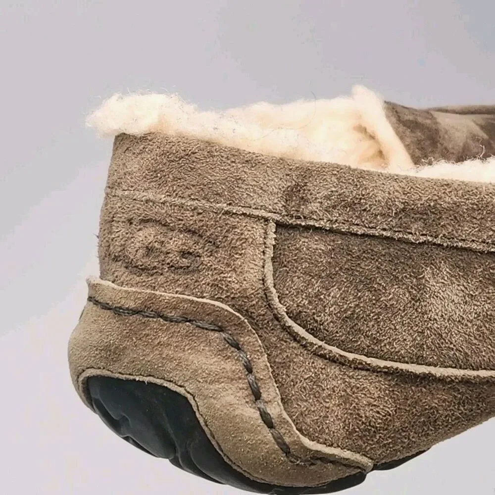 UGG Moccasin Slippers Brown Suede Sheepskin Men Size 9 Shoe F20017G 5775